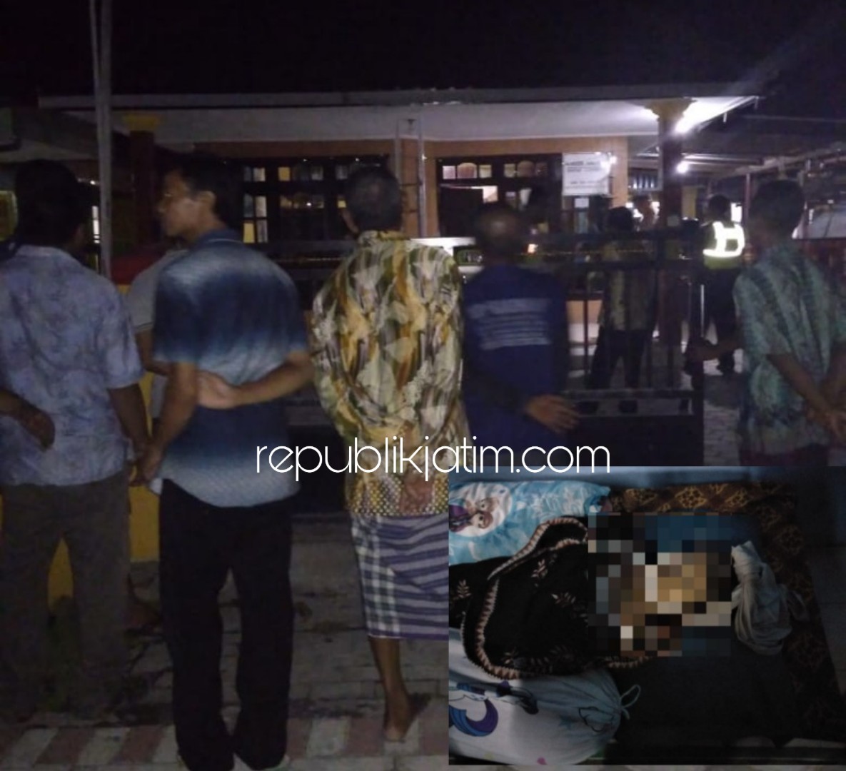 TEWAS - Dua bocah Putri Apriliasari (3) dan Dika Raditia Putra (6) warga Dusun Limbe, Desa Kedungpandan, Kecamatan Jabon, Sidoarjo tewas tersengat listrik, Rabu (05/12/2018) malam.