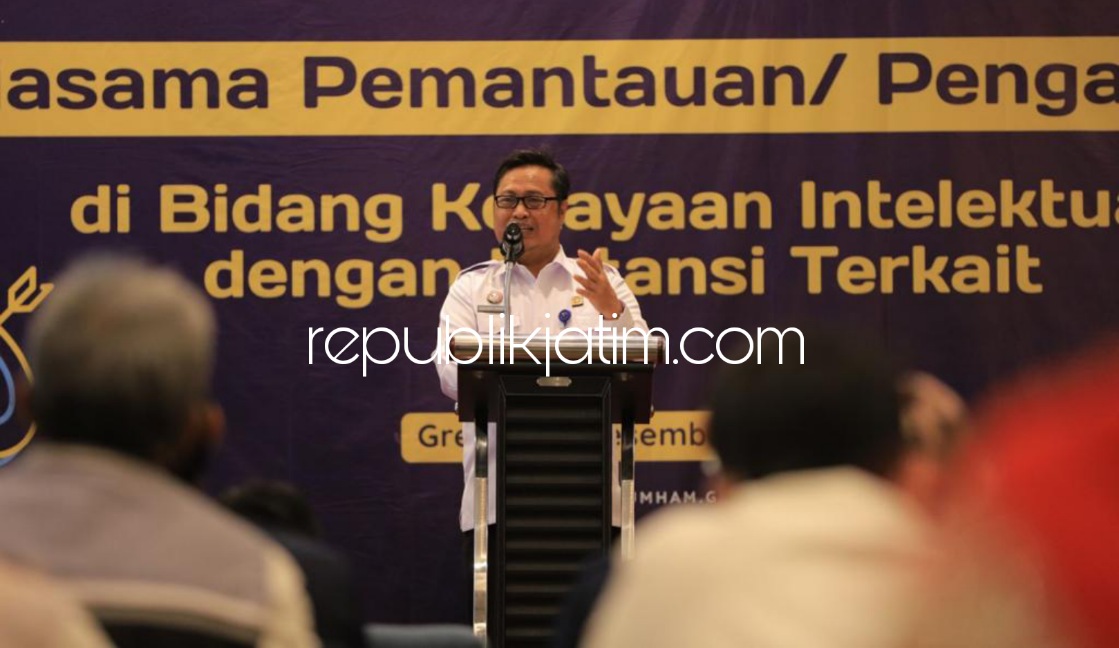 KOLABORASI - Kanwil Kemenkumham Jatim berkolaborasi dengan polisi dan Bea Cukai untuk mencegah peredaran barang bajakan, termasuk barang diimpor dari berbagai negara, Rabu (08/12/2021).