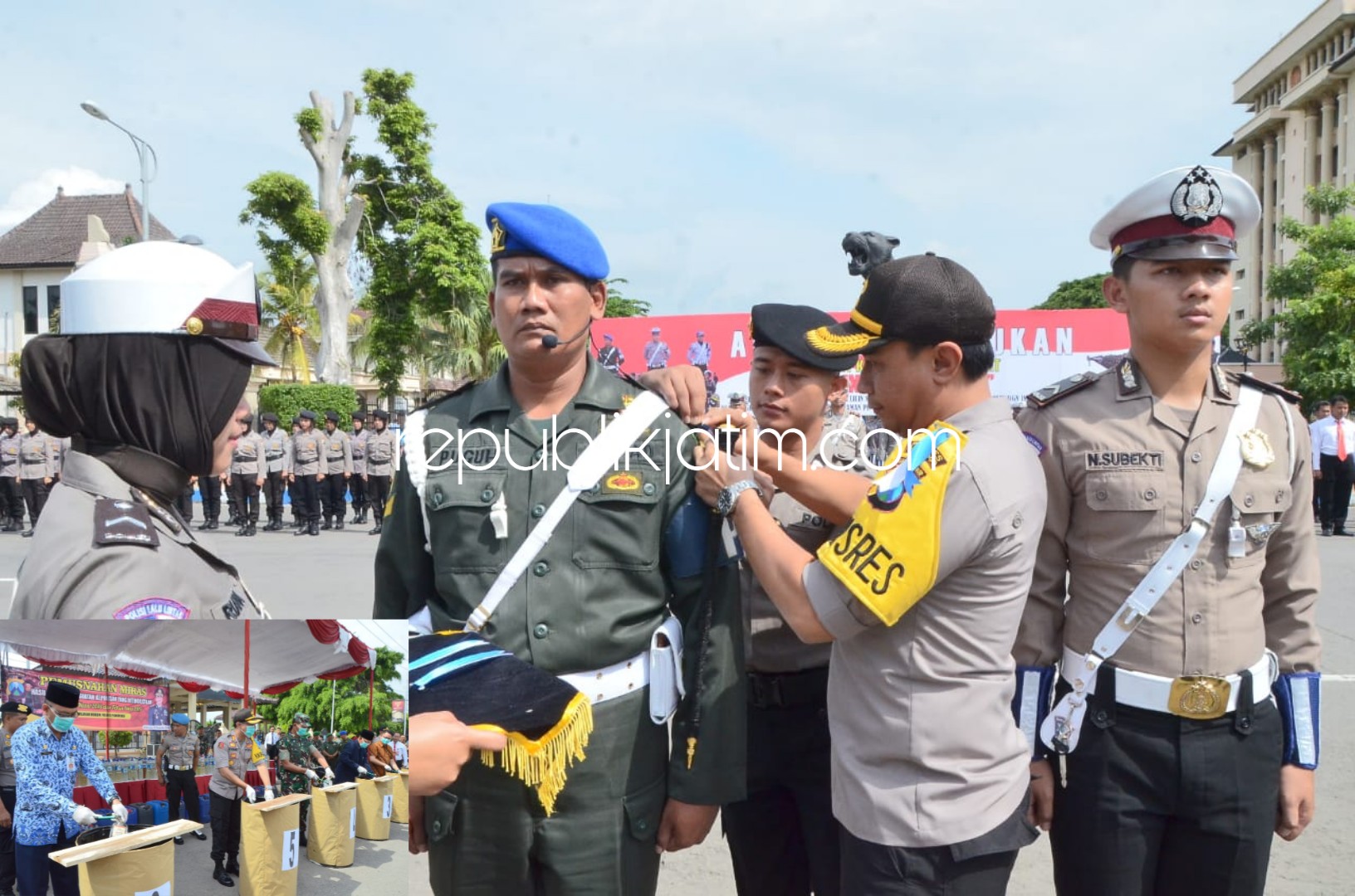 SEMATKAN - Kapolres Ponorogo, AKBP Radiant menyematkan pita dimulainya Operasi Lilin Semeru 2018 di Alun-Alun Ponorogo, Jumat (21/12/2018).