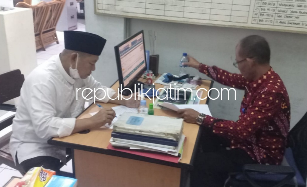 BEBAS - Mantan Bupati Sidoarjo dua periode Saiful Ilah dinyatakan bebas dan keluar dari Lapas Kelas 1 Surabaya di Desa Kebonagung, Kecamatan Porong, Sidoarjo, Jumat (07/01/2022).