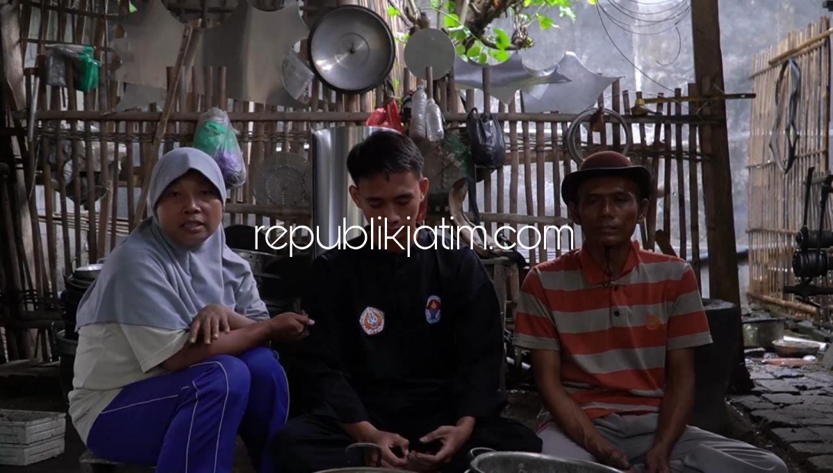 LOLOS - Mohammad Guntur Prabowo anak dari tukang tambal panci keliling asal Ponorogo yang lolos tes Bintara Polisi secara gratis melalui Talent Scouting, Senin (17/01/2022).