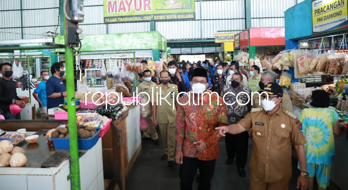 STUDI - Bupati Sidoarjo Ahmad Muhdlor Ali mengajak kepala OPD terkait, Perangkat dan BPD Desa Suko revitalisasi pasar tradisional (pasar rakyat) bersama Wali Kota Malang Sutiaji di Pasar Rakyat Oro-Oro Dowo, Klojen, Kota Malang, Selasa (08/02/2022).