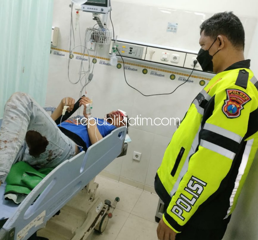 DIRAWAT - Korban kecelakaan yang mengalami luka berat yakni pengendara sepeda motor Yamaha bernopol AE 5015 NO, Andri Septia Budi (26) warga Desa Pandeyan, Kecamatan Maospati, Magetan dirawat di rumah sakit, Rabu (16/02/2022) malam.
