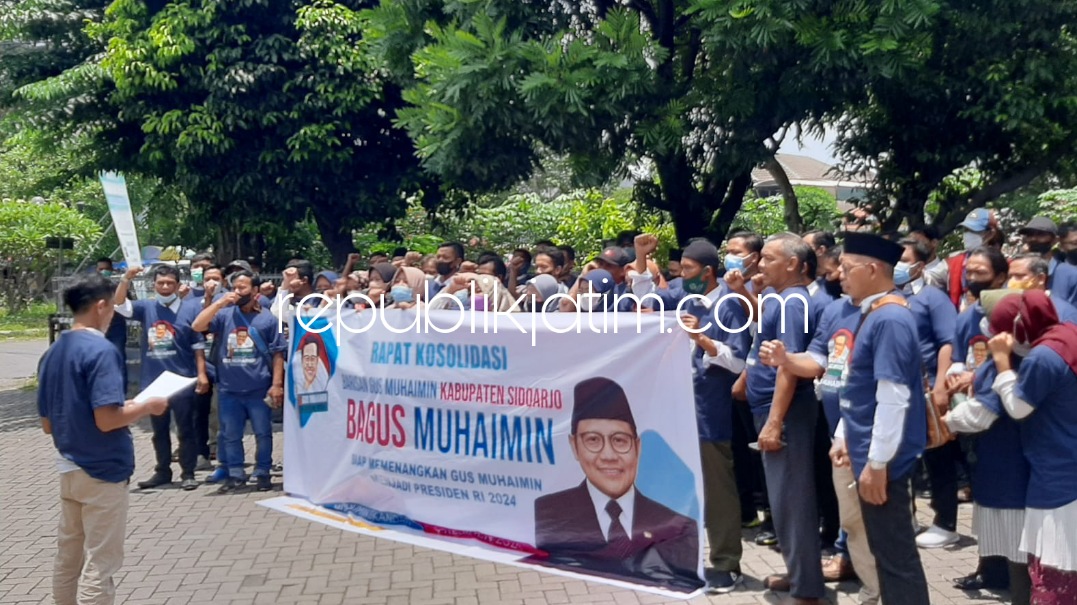 DEKLARASI - Ratusan penggerak Barisan Gus Muhaimin (BaGus Muhaimin) mendeklarasikan Abdul Muhaimin Iskandar dalam pencalonan Presiden 2024 di halaman Rumah Makan Joyo Sidoarjo, Minggu (27/02/2024).