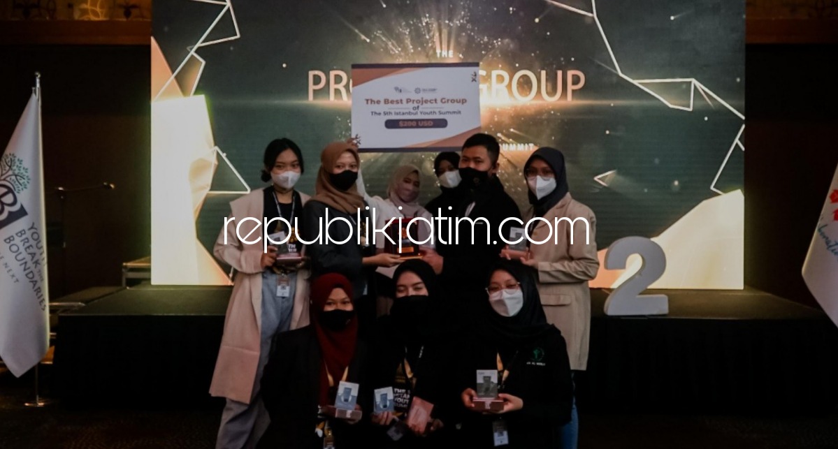 PRESTASI - Siswi kelas X-1 SMA Al Muslim, Sherly Chaerunnisa R meraih The Best Project Group di Istanbul Youth Summit kemarin.
