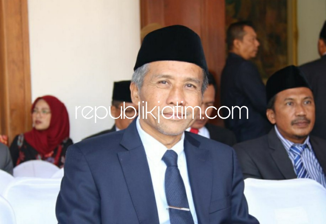 DICOPOT - Sekda Sidoarjo, Achmad Zaini dicopot Bupati Sidoarjo, Ahmad Muhdlor Ali dengan dimutasi menjabat sebagai Asisten III Pemkab Sidoarjo bersamaan mutasi 106 pejabat struktur dan fungsional, Rabu (02/03/2022).