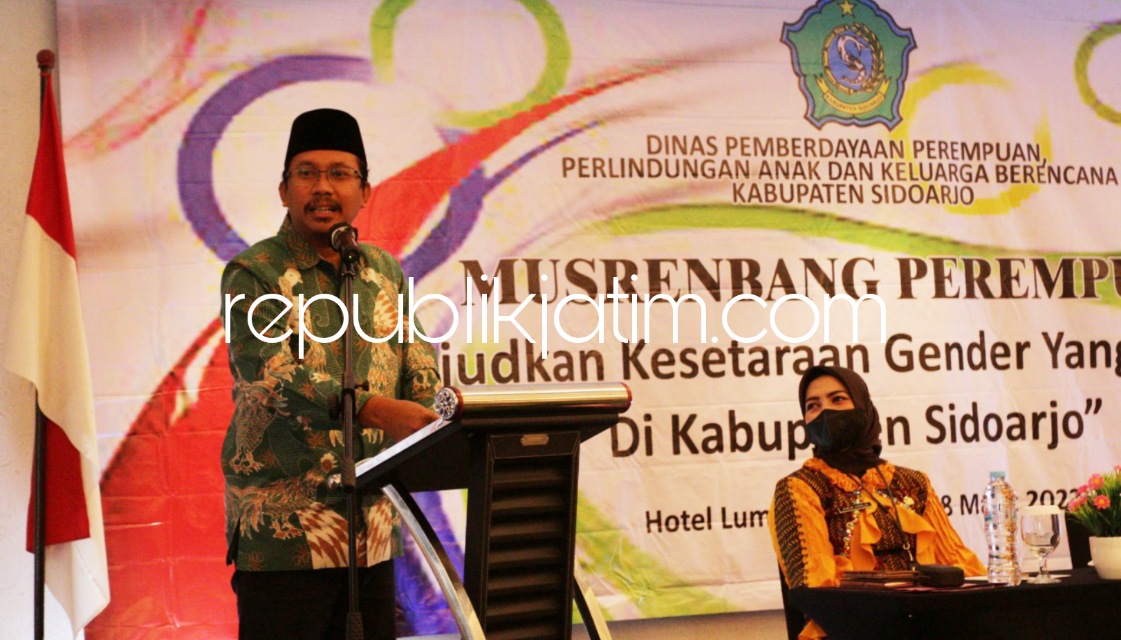 PERINGATKAN - Bupati Sidoarjo, Ahmad Muhdlor Ali (Gus Muhdlor) mengingatkan Dinas Pemberdayaan Perempuan, Perlindungan Anak dan Keluarga Berencana (DP3AKB) agar jangan abai isu gender di Hotel Luminor Sidoarjo, Selasa (08/03/2022).