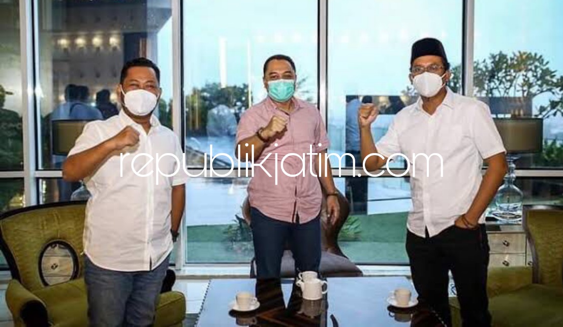 KOMPAK - Bupati Sidoarjo Ahmad Muhdlor Ali (Gus Muhdlor) bersama Bupati Gresik dan Walikota Surabaya tampak kompak saat menghadiri acara penghargaan di salah satu stasiun televisi di Surabaya, Jumat (11/03/2022) malam.