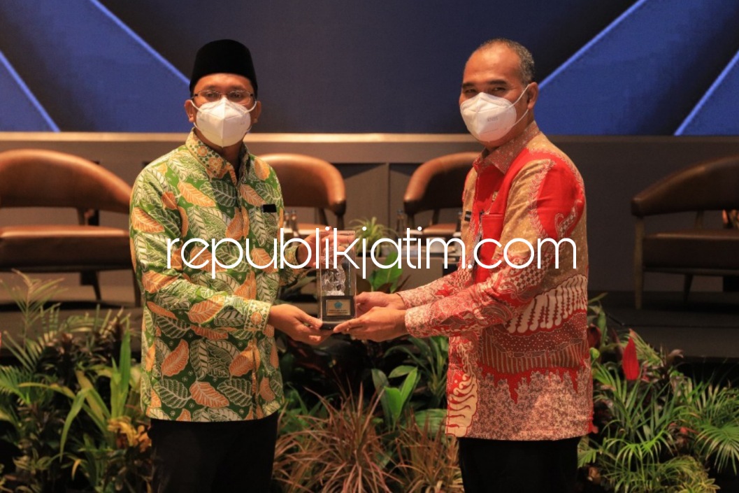 PENGUNGSI - Plt Kepala Kanwil Kemenkumham Jatim Wisnu Nugroho Dewanto membuka acara Penanganan Pencari Suaka dan Pengungsi bersama Bupati Sidoarjo Ahmad Muhdlor dan Direktur Kerja Sama Keimigrasian Agus W di Hotel Double Tree Surabaya, Kamis (17/03/2022).