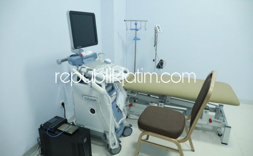 OPERASIONAL - RSUD Sidoarjo Barat (Krian) bakal mulai operasi dilengkapi 100 bed serta dilengkapi layanan Poli Spesialis Anak, Kandungan, Bedah Orthopedi, Bedah Umum hingga Poli Gigi, termasuk juga layanan IGD, Sabtu (26/03/2022).