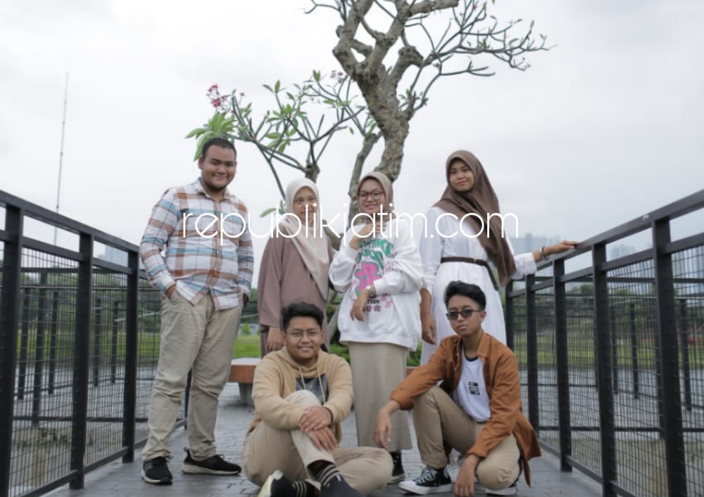 INTERNASIONAL - Fikri Aminullah (kiri) siswa kelas XII IPA 6 Excellent SMA Muhammadiyah 1 Taman (Smamita) masuk Program Sarjana Kelas Internasional (International Undergraduate Programmes), Universitas Airlangga (Unair) Surabaya, Sabtu (02/04/2022).