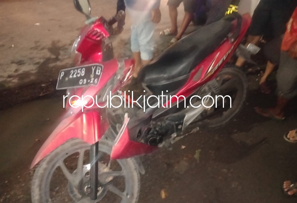 RINGSEK - Honda Revo nopol P 2258 YB yang dikendarai Richard Brega (49) warga Desa Sragi, Songgon, Banyuwangi dan Honda PCX rnopol AG 6827 VBO yang dikendarai Denny Andrianto (32) warga Desa Ngangkatan, Rejoso, Nganjuk diamankan, Sabtu (02/04/2022).