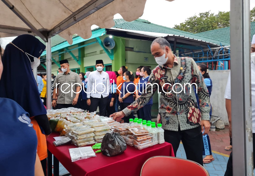 APRESIASI - Plt Kakanwil Kemenkumham Jatim, Wisnu Nugroho Dewanto mengapresiasi Lapas Sidoarjo yang menggelar Festival Ramadhan 1443 Hijriyah yang dilaksanakan mulai tanggal 23 hingga 25 April 2022, Sabtu (23/04/2022) sore.