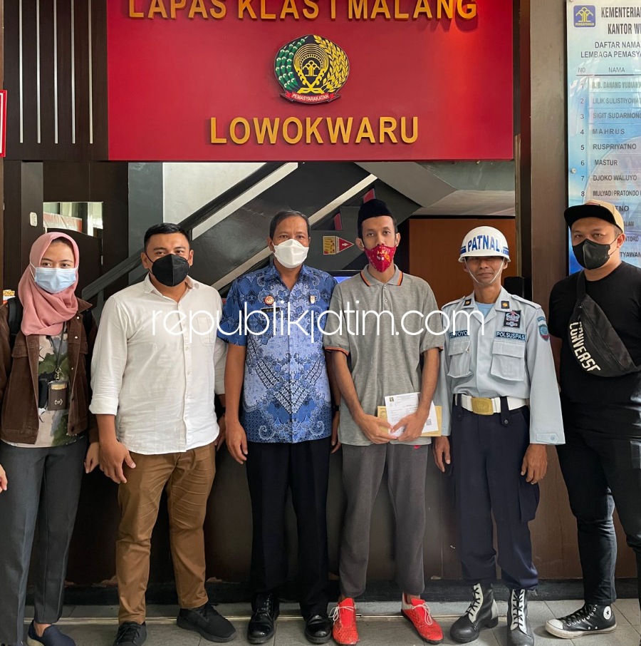 BEBAS - Dua narapidana kasus teroris (napiter) kembali bebas dari dua lapas di Jatim dan total napiter bebas selama 2022 menjadi delapan orang, Minggu (15/05/2022).