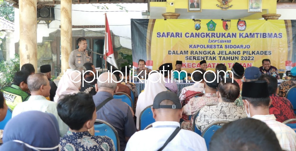 CANGKRUKAN - Sebanyak 23 Calon Kepala Desa (Cakades) yang mengikuti Pemilihan Kepala Desa (Pilkades) Serentak dari tujuh desa di Kecamatan Taman mengikuti Cangkrukan di Balai Desa Tanjungsari, Kecamatan Taman, Sidoarjo, Selasa (07/06/2022).