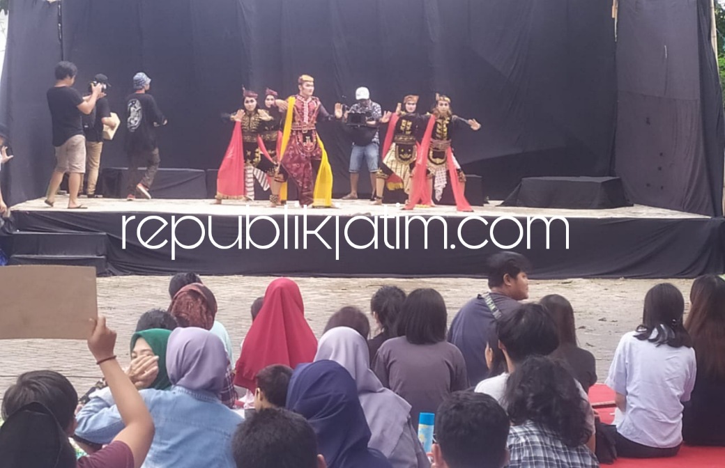 FILM - Dewan Kesenian Sidoarjo (Dekesda) membuat film Dokudrama dengan genre drama roman berjudul Remo Namaku yang diproduksi selama dua bulan dan bakal dilaunching bersamaan Festival Seni Munali Patah, Jumat (10/06/2022).