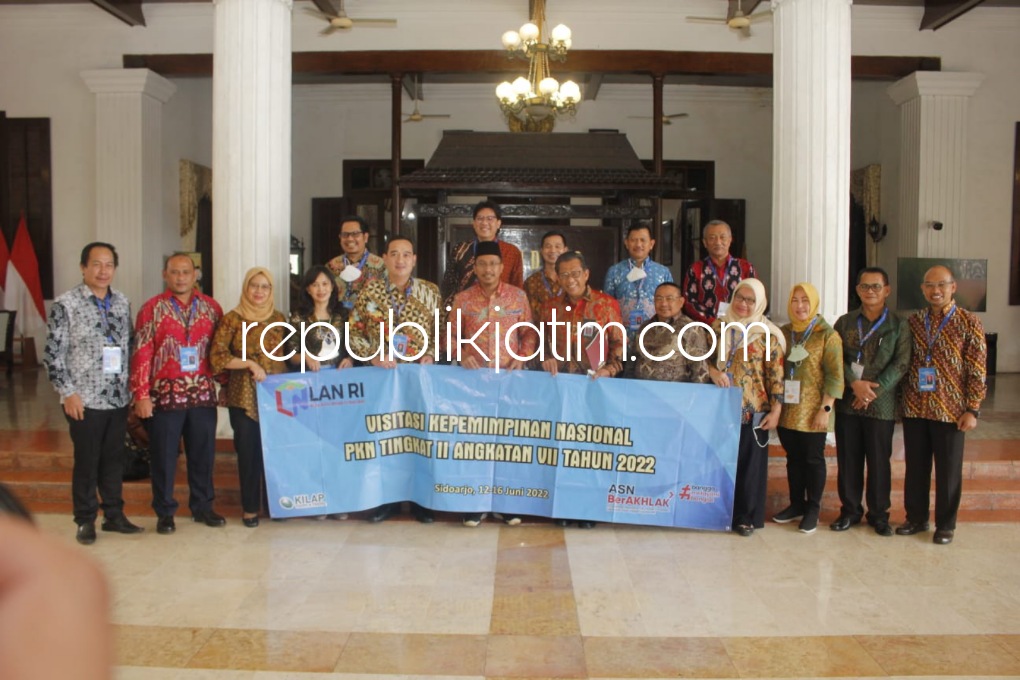KUNJUNGAN - Bupati Sidoarjo Ahmad Muhdlor Ali menerima kunjungan Visitasi Kepemimpinan Nasional II angkatan VII Tahun 2022 dari LAN RI di pendopo Delta Wibawa, Senin (13/06/2022).