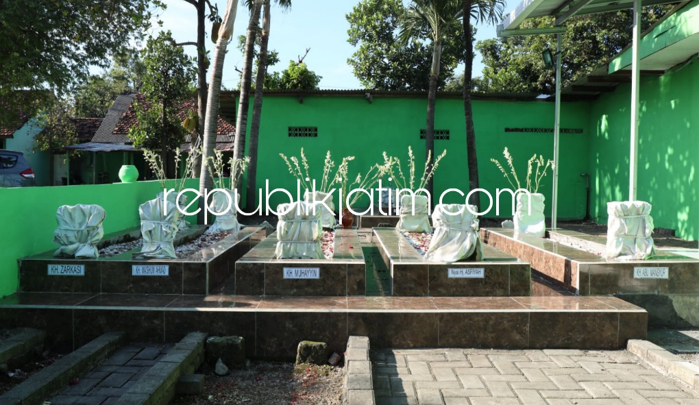 REVITALISASI - Pemkab Sidoarjo bakal merevitalisasi komplek makam para sesepuh KH Ali Mas'ud (Mbah Ud) di Pesantren Sono, Desa Sidokerto, Kecamatan Buduran, Sidoarjo, Sabtu (25/06/2022).