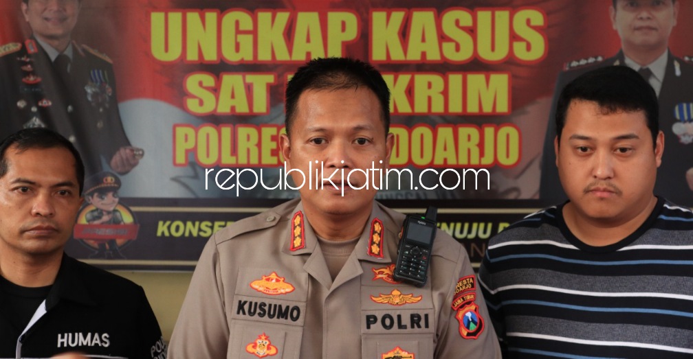 KETERANGAN - Kapolresta Sidoarjo Kombes Pol Kusumo Wahyu Bintoro memberikan keterangan pers terkait kasus penembakan juragan rosokan, Sabar (45) di bawah Flyover Desa Tenggulunan, Kecamatan Candi, Sidoarjo, Selasa (28/06/2022) sore.