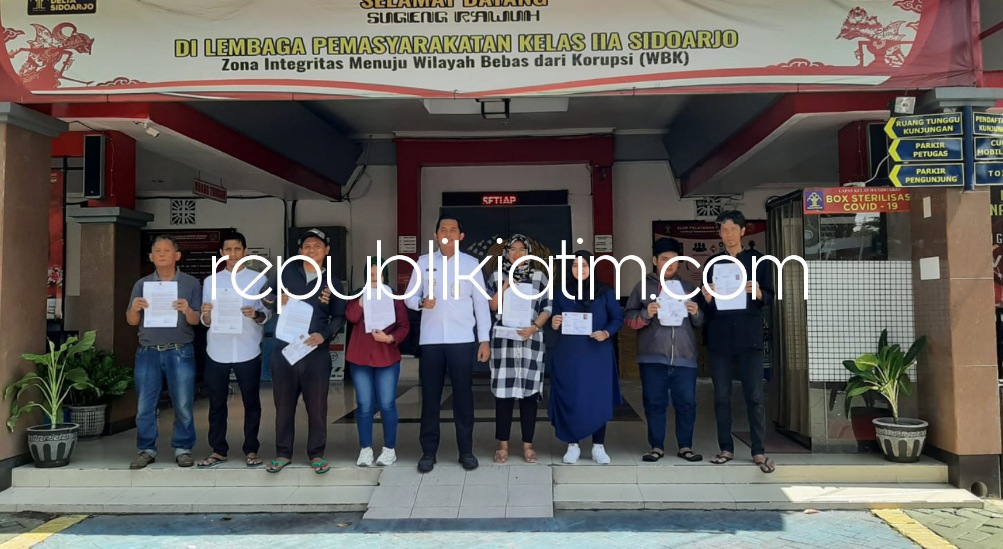 ASIMILASI - Semester I Tahun 2022, Lapas Sidoarjo memberikan hak integrasi dan asimilasi rumah kepada 79 narapidana dengan delapan orang diantaranya mendapat hak asimilasi rumah, Rabu (06/07/2022).