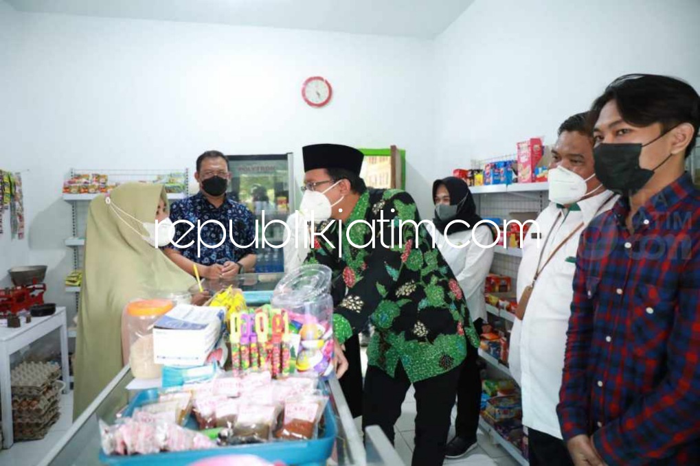 BEDA WARUNG - Bupati Sidoarjo bakal melaksanakan program renovasi 402 warung makanan dan minuman yang masuk program bedah warung tahap pertama, Sabtu (16/07/2022).