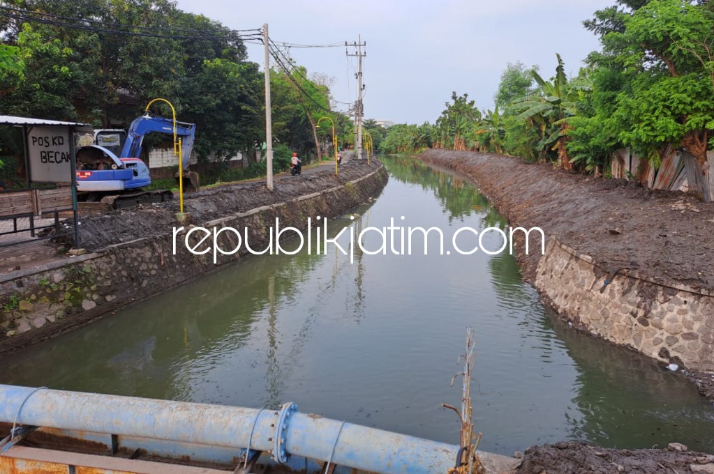 NORMALISASI - Salah satu sungai Ganggangpanjang, Kecamatan Tanggulangin, Sidoarjo yang sudah dinormalisasi, Minggu (24/07/2022). 