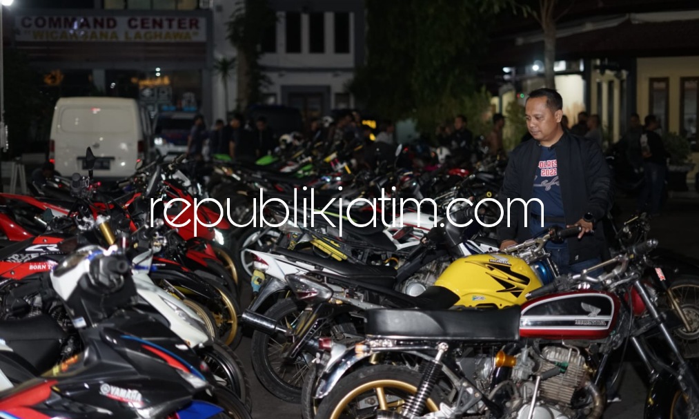 DISITA - Sekitar 100 unit motor hasil razia balap liar diamankan di Polres Ponorogo, Minggu (14/08/2022) dini hari. 