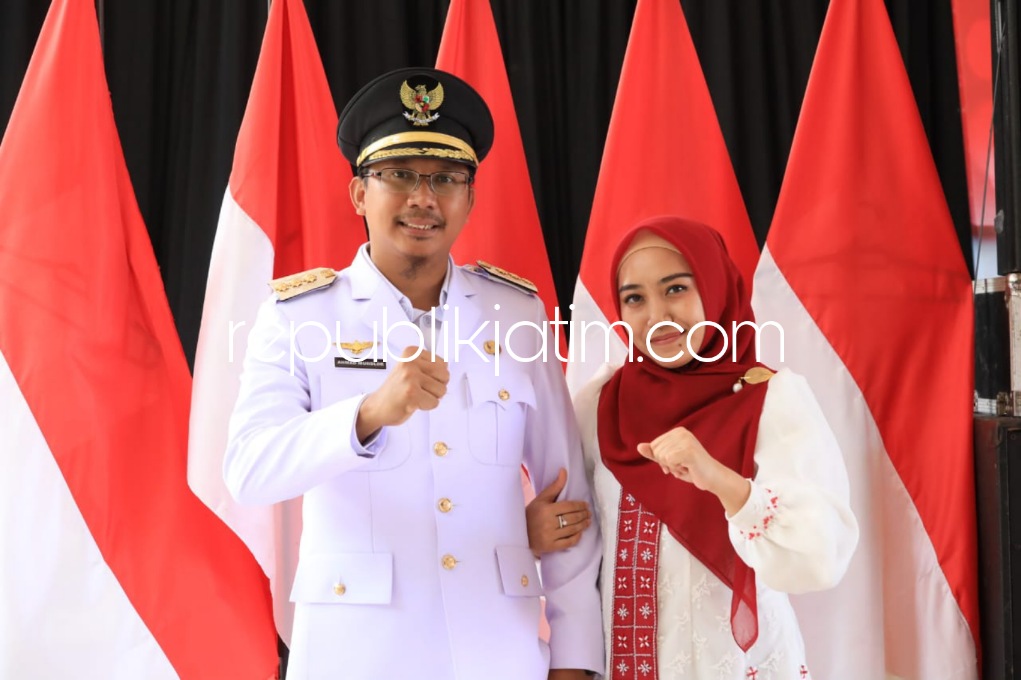 Bupati Sidoarjo Ahmad Muhdlor Ali bersama Ketua TP PKK Sidoarjo, Sa'adah Budi (Ning Sasha)