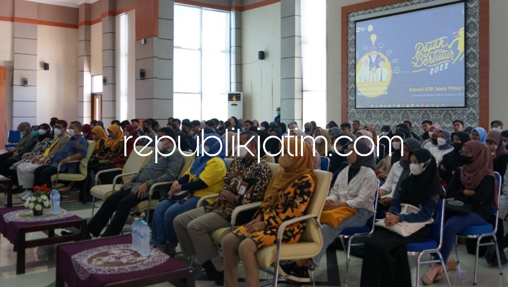 PAJAK BERTUTUR - Kegiatan Pajak Bertutur Tahun 2022 ini digelar secara luring di Universitas Trunojoyo Madura, JL Raya Telang, Kabupaten Bangkalan, Madura, Kamis (18/08/2022). 