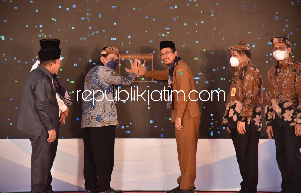 GRAND LAUNCHING - RSUD Sidoarjo Barat digrand launching Bupati Sidoarjo, Ahmad Muhdlor Ali bersama Kepala Dinas Kesehatan Provinsi Jawa Timur Dr Erwin Astha Triyono, Rabu (24/08/2022).