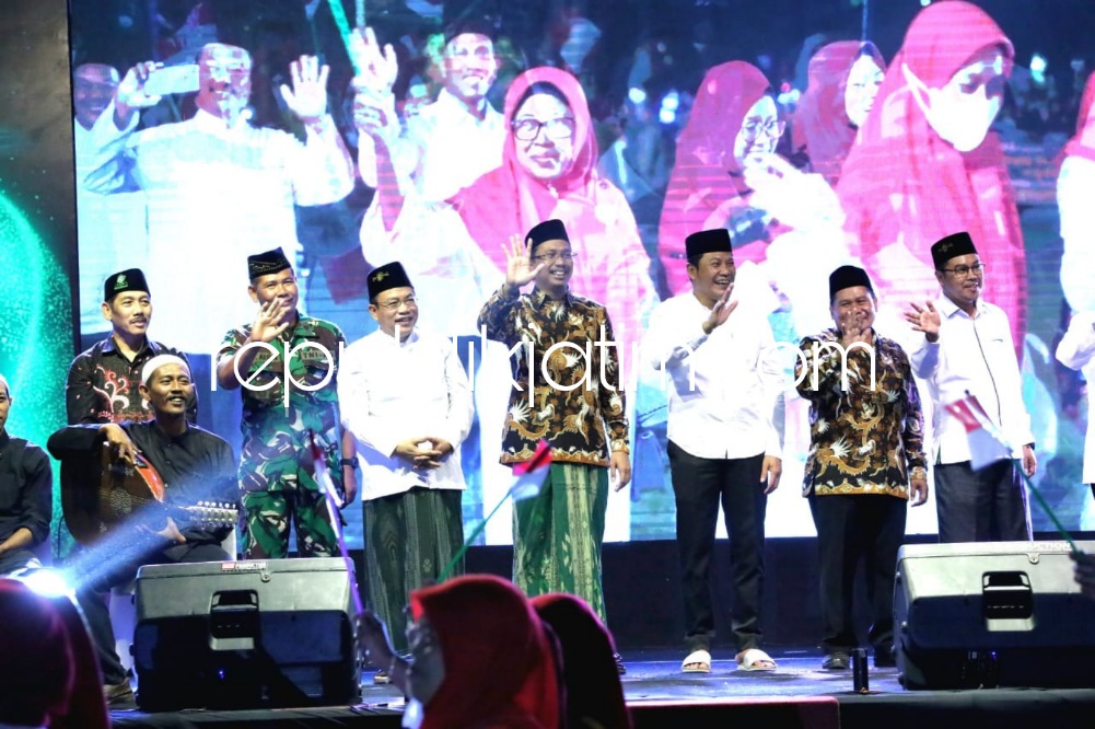 MTQ - Bupati Sidoarjo Ahmad Muhdlor Ali (Gus Muhdlor) membuka MTQ XXX di Alun-Alun Sidoarjo dengan peserta 484 peserta, Jumat (26/08/2022) malam. 