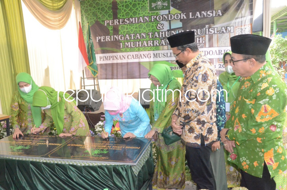 LANSIA - Bupati Sidoarjo, Ahmad Muhdlor Ali saat menghadiri peresmian pondok Lansia PC Muslimat NU Sidoarjo di Desa Kepatihan, Kecamatan Tulangan, Sidoarjo, Minggu (28/08/2022).