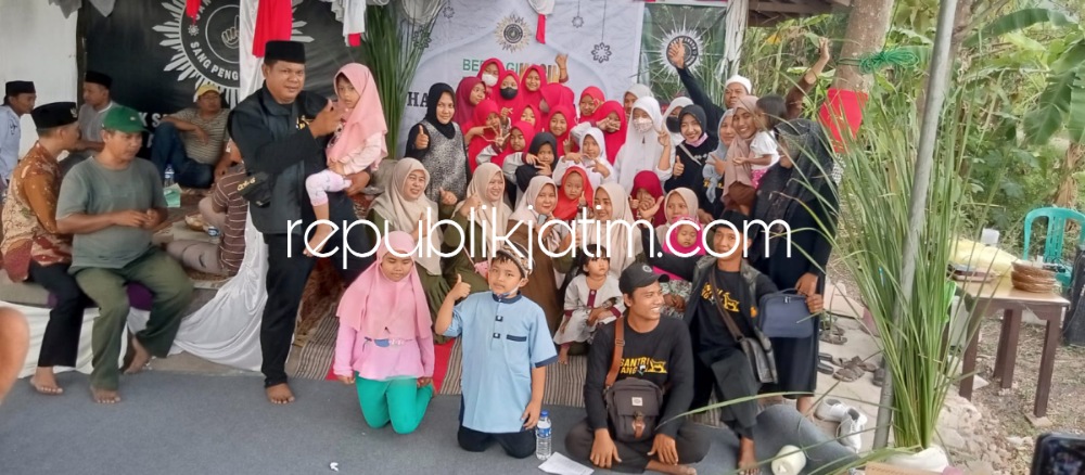SANTUNAN - Pengurus Usaha Kecil dan Menengah (UKM) Santri Angon memberi santunan anak yatim pada Hari Ulang Tahun kedua sekaligus memperingati 1 Muharram 1444 Hijriyah di Surabaya, Minggu (28/08/2022).