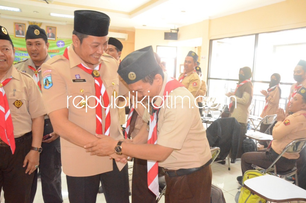 PEMBUKAAN - Satuan Komunitas (Sako) Pramuka Ma`arif NU Kabupaten Sidoarjo melaksanakan pembinaan. Acara dibuka Ketua Kwarcab Gerakan Pramuka Sidoarjo, Kak Subandi di Aula Tri Satya, Gedung Kwarcab Sidoarjo, Rabu (07/09/2022).