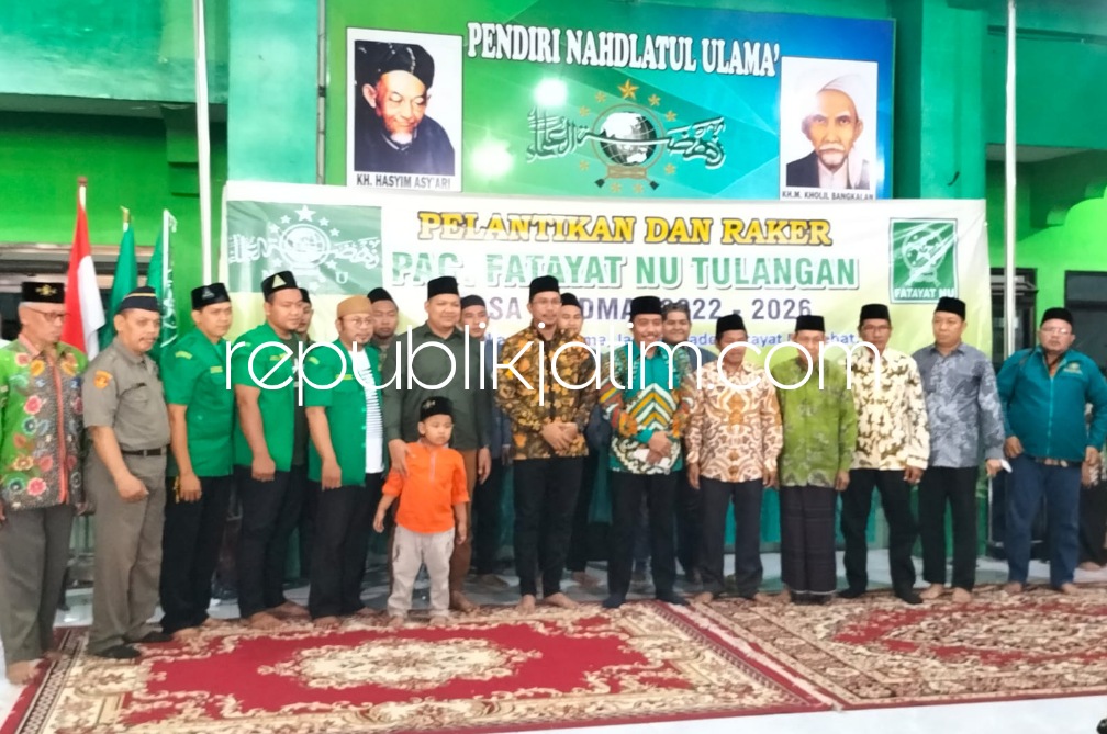 DORONG - Bupati Sidoarjo Ahmad Muhdlor Ali mendorong kader Fatayat NU menjadi trigger perempuan berakhlakul karimah saat pelantikan pengurus PAC Fatayat NU Tulangan masa khidmat 2022-2026 di MI Nurul Ulum Grabagan, Kecamatan Tulangan, Minggu (18/09/2022).