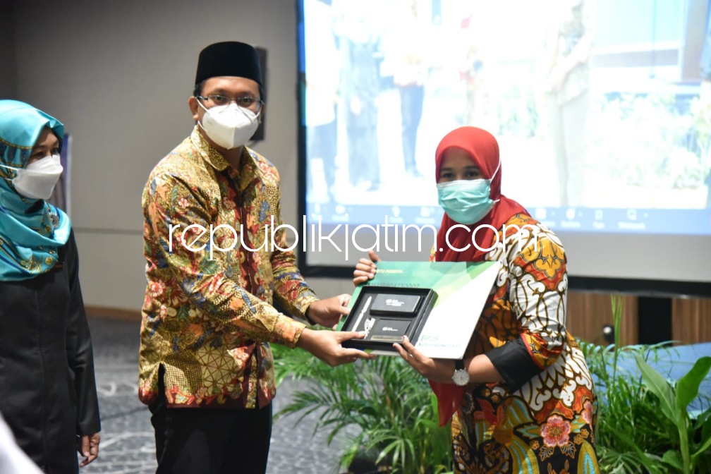 VALIDASI DATA - Bupati Sidoarjo Ahmad Muhdlor Ali meminta satu data diwujudkan dalam mensejahterakan masyarakat Sidoarjo dalam pelatihan pendataan di Aston Hotel Sidoarjo, Senin (03/10/2022).