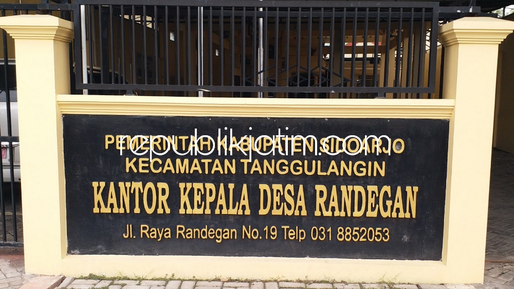 KEYAKINAN - Warga Desa Randegan, Kecamatan Tanggulangin, Sidoarjo memercayai jika warganya dilarang berjualan makanan berupa nasi dan rujak ulek di seluruh kawasan desa itu, Kamis (06/10/2022).