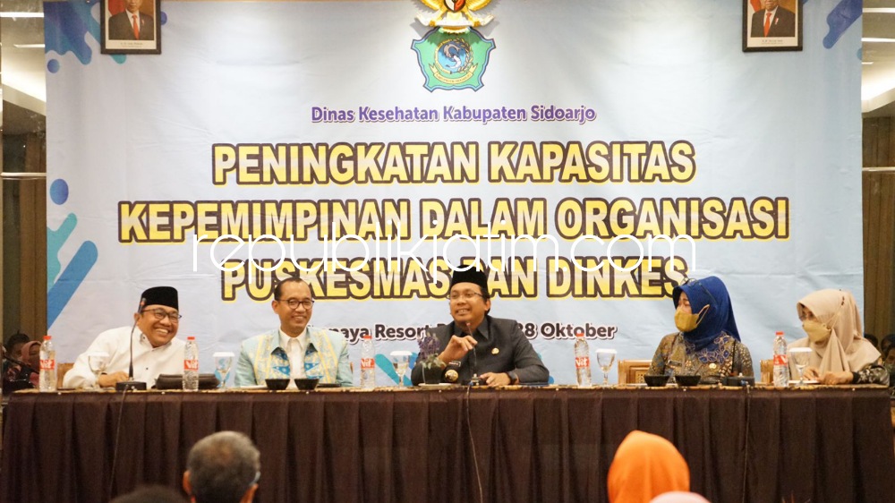 PELATIHAN - Bupati Sidoarjo Ahmad Muhdlor Ali membuka pelatihan peningkatan kapasitas kepemimpinan bagi Kepala Puskesmas (Kapus) yang digelar Dinas Kesehatan (Dinkes) Pemkab Sidoarjo di Hotel Shanaya, Malang, Kamis (27/10/2022).