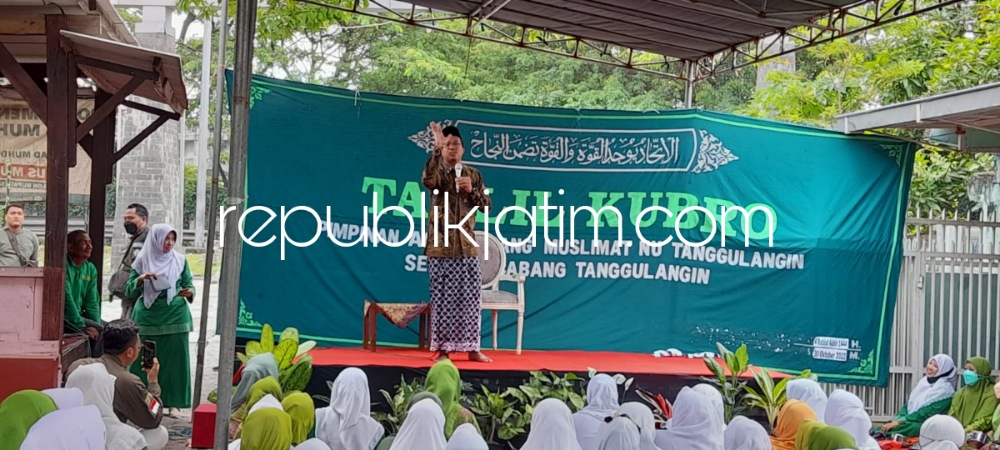 PEMBUKAAN - Bupati Sidoarjo, Ahmad Muhdlor Ali membuka acara Tahlil Kubro PAC Muslimat NU di Desa Kalisampurno, Kecamatan Tanggulangin, Sidoarjo, Minggu (30/10/2022). 