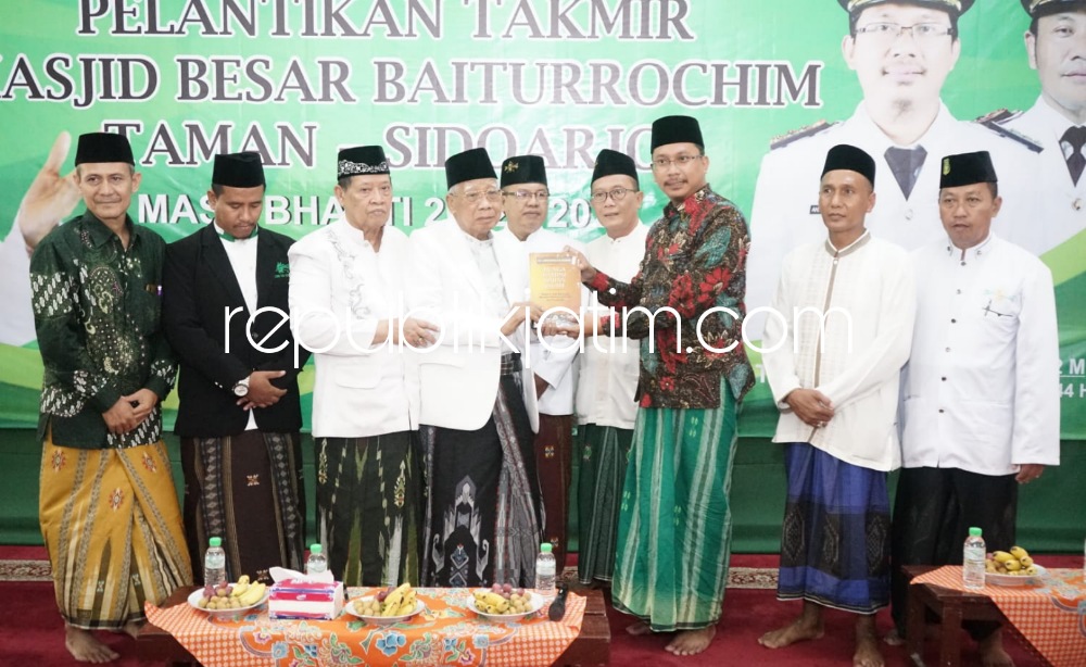 PESAN - Bupati Sidoarjo Ahmad Muhdlor Ali menyampaikan beberapa pesan saat pelantikan Takmir Masjid Besar Baiturrochim Taman, Kecamatan Taman, Sidoarjo, Minggu (13/11/2022).