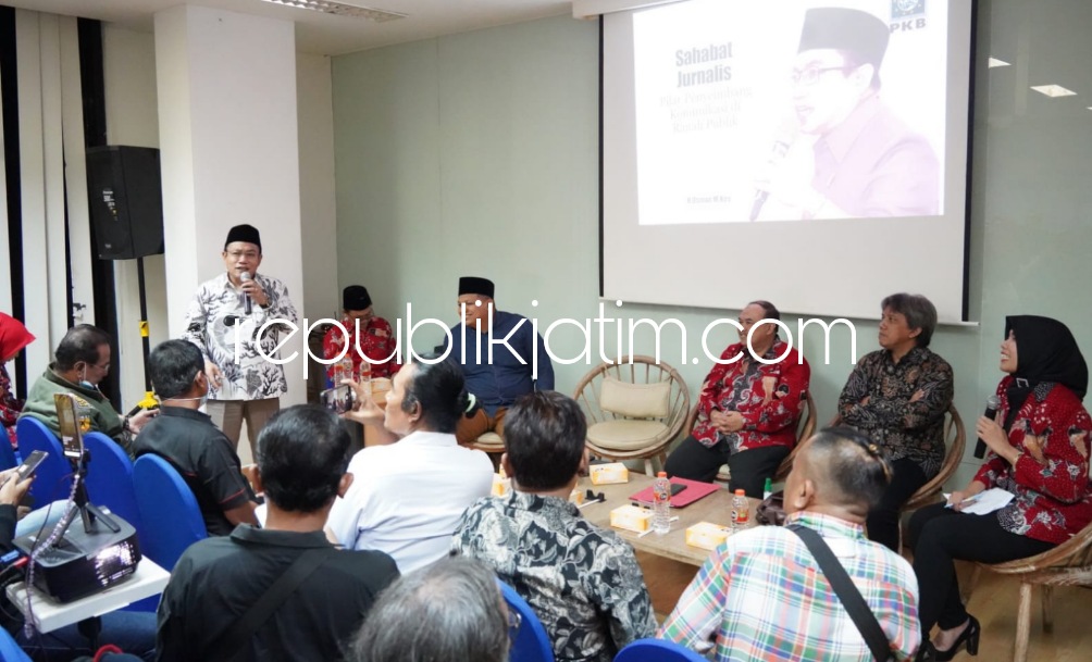 BIMTEK - Bimbingan Teknis (Bimtek) Insan Pers digelar Dinas Komunikasi dan Informatika (Diskominfo) Pemkab Sidoarjo untuk meningkatkan sinergitas insan pers dan Pemkab Sidoarjo digelar di Pop Hotel Timoho, Yogyakarta, Kamis (17/11/2022) malam.