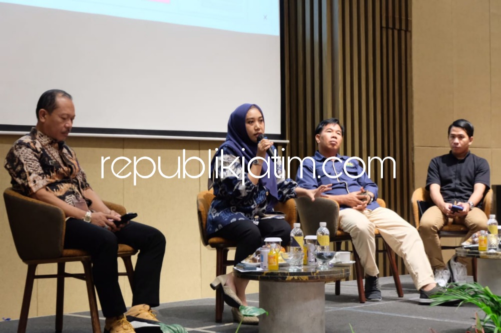 SOSIALISASI - Istri Bupati Sidoarjo, Ny Sa'adah Ahmad Muhdlor mensosialisasikan program Sidoresik digelar di Golden Tulip Hotel, Batu, Jum'at (25/11/2022) malam. 