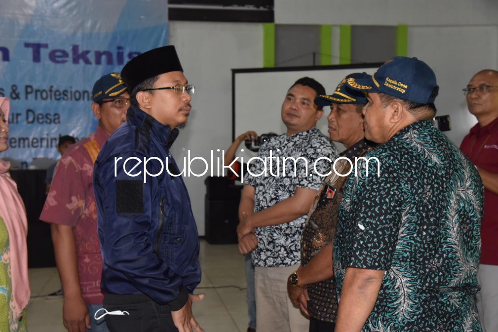 BINTEK - Bupati Sidoarjo, Ahmad Muhdlor Ali membuka acara Bimbingan Teknis (Bintek) bagi Kepala Desa dan perangkatnya se Kecamatan Gedangan, di Hotel Whiz Probolinggo, Sabtu (03/12/2022). 
