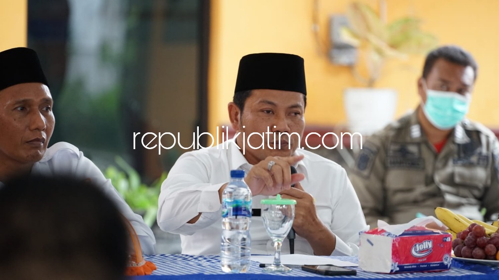 MEDIASI - Wabup Sidoarjo Subandi memimpin mediasi relokasi Usaha Pemotongan Unggas di Pasar Sepanjang, Kecamatan Taman, Sidoarjo, Rabu (07/12/2022). 