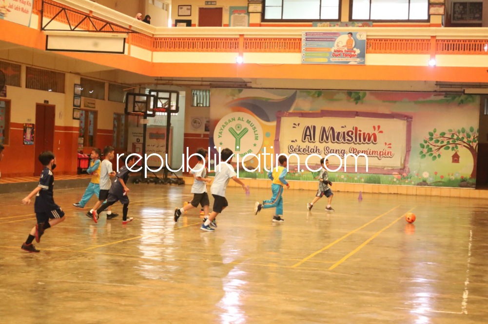 TANDING - Usai Sumatif Akhir Semester (SAS) para siswa SD Al Muslim mengikuti berbagai perlombaan yang disaksikan dan mendapat dukungan penuh dari para murid dan guru SD Al Muslim, Jumat (09/12/2022).