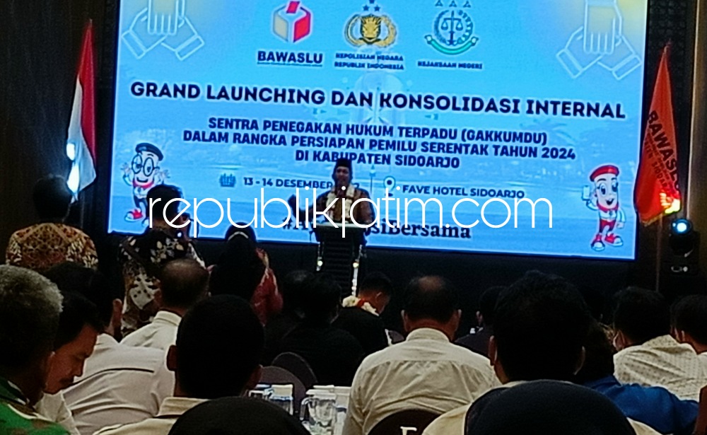 GAKUMDU - Bupati Sidoarjo Ahmad Muhdlor Ali berpesan agar kualitas Pemilu 2024 lebih baik dan profesional berdasarkan kinerja Gakumdu saat launching Gakumdu dan Koordinasi Internal Bawaslu di Fave Hotel Sidoarjo, Selasa (13/12/2022) sore.