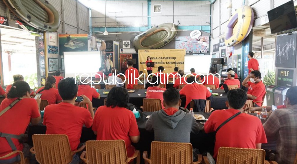 GATHERING - Kepala Kanwil DJP Jatim II, Agustin Vita Avantin menggelar media gathering dan briefing untuk memberi informasi perpajakan kepada awak dan kru media di Sidoarjo di Monstero Fishing di JL Lingkar Timur, Sidoarjo, Rabu (25/01/2023).