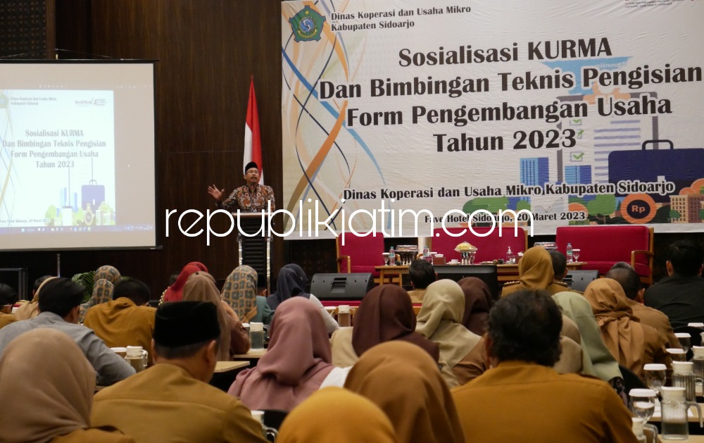 SOSlALISASI - Bupati Sidoarjo, Ahmad Muhdlor Ali membuka acara Sosialisasi KURMA dan Bimbingan Teknis Pengisian Form Pengembangan Usaha Tahun 2023 di Fave Hotel, Sidoarjo, Senin (20/03/2023).