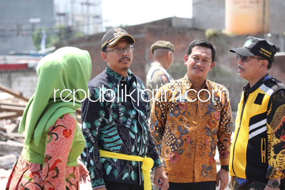 MINTA MAAF - Bupati Sidoarjo Ahmad Muhdlor Ali meminta maaf kepada para pengguna jalan yang melintasi proyek pembangunan Flyover Aloha, Kecamatan Gedangan, Sidoarjo, Senin (27/03/2023).