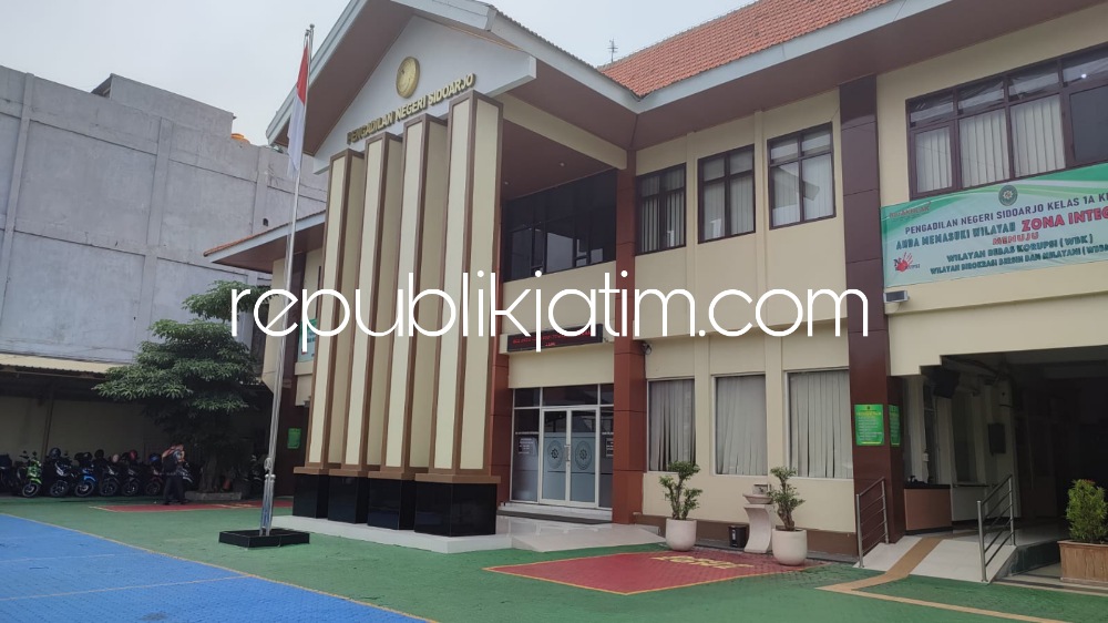 TOLAK - Pengadilan Negeri Kabupaten Sidoarjo menolak permohonan pra peradilan dua tersangka, DJ dan SMS dalam kasus tindak pidana perpajakan, Rabu (29/03/2023) kemarin.